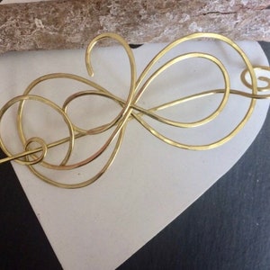 Beautiful Figure 8 shawl pin, sweater clip, silver brooch, scarf close, infinity hair slide, unique design, gift for her 1.5mm brass