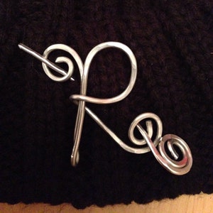 Initial pin brooch for crochet and knitwear, capital letter, personalised gift, handmade handwriting jewelry