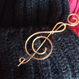 Treble clef pin, copper brooch, music pin, choir pin, orchestra pin, shawl pin, handmade gift for music lovers, teacher gift