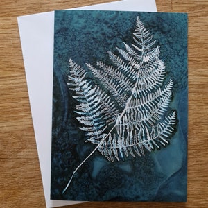 Wunderschöne botanische Grusskarte von einem original Nass-Cyanotypie Druck eines Farnwedels