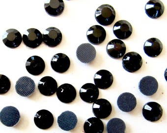 Heat-sealed black rhinestones - 6mm