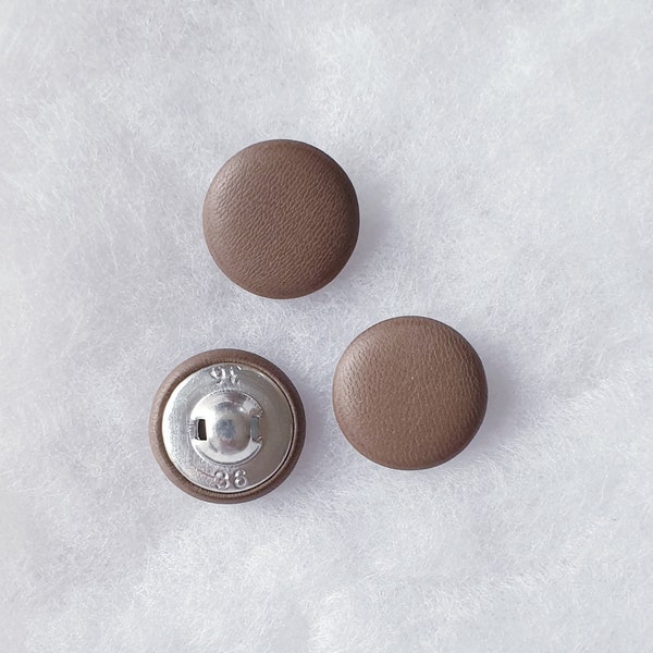 2 boutons recouverts de cuir Taupe – 22 mm