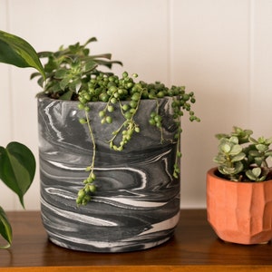 Marbled - Large Round Concrete Planter