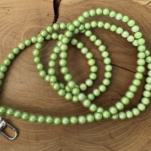 Handykette aus irisierenden Acryl Perlen, Wunderperlen, Magische Perlen in verschiedenen Farben Hellgrün