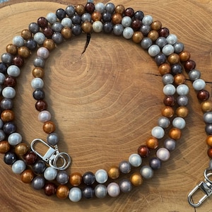 Handykette aus irisierenden Acryl Perlen 10 mm, Wunderperlen, Magische Perlen in Braun, Grau, Creme und Weiß