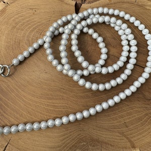 Handykette aus irisierenden Acryl Perlen, Wunderperlen, Magische Perlen in verschiedenen Farben Weiß