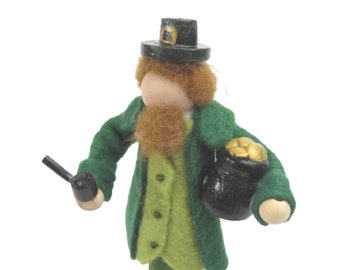 Leprechaun with Pipe and Pot of Gold, Wooden Ornament, Gifts for St Patrick's Day - Irishmen - Leprechaun Decor - Ireland - Lucky Irish
