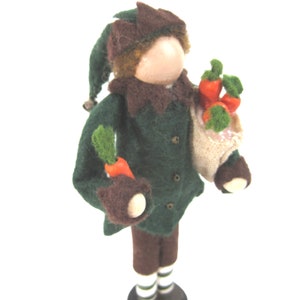 Reindeer Feed Elf, Wooden Ornament, Christmas Elves, North Pole Elves, Stable Worker Elf, Carrots and Sugar Cubes, Gifts for Tree Trimming