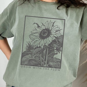Groei met de Flow Shirt, Comfort Kleuren, Vintage Botanische Leraar TShirt, Retro Flower T-Shirt, Garden Wildflower, Plant Lover Floral Tee