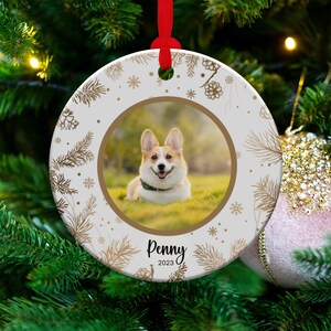 パーソナライズされた犬のオーナメント、名前と年が入った犬の写真オーナメント、ペットのクリスマスオーナメント、カスタム犬のホリデープレゼント、クリスマス用の犬のギフト