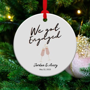 Ornamento di fidanzamento personalizzato, regalo di Natale di fidanzamento personalizzato, ornamento di fidanzamento personalizzato, regalo di fidanzamento, ricordo di fidanzamento