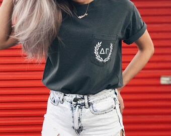 Delta Gamma Comfort Colors Laurel ΔΓ Unisex Pocket T-shirt