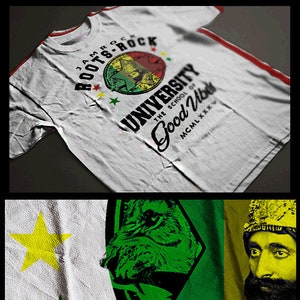 Puede incluir: Camiseta blanca con un gráfico circular rojo y verde que presenta una cabeza de león y el texto "3 Jamrock Roots-Rock University The School of Good Vibes MCMXLXXV".
