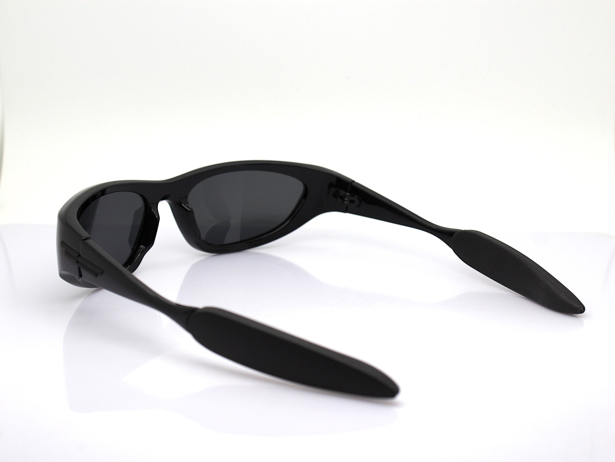 POLARIZED Wrap oval cat eye dynamic sport Sunglasses man woman glossy shine Black frame Black lens Y2k fashion cycling mountain bik, sole