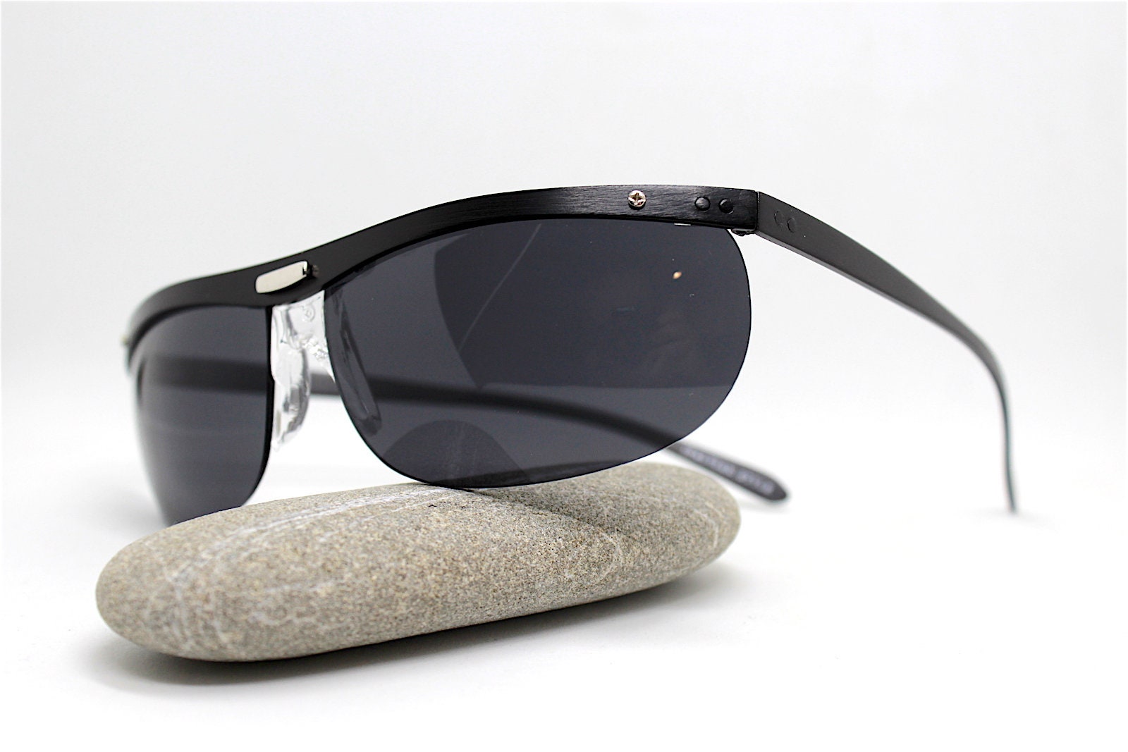 Occhiali da sole uomo vintage ovale avvolgente nero senza montatura Wrap  oval rimless sunglasses men black Italian style matrix futuristic