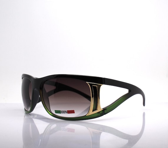 Women\'s Sunglasses made in Italy Italian Sunglasses: 7 Artisanal Brands To Shop main image 2