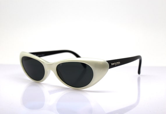 MADE IN ITALY Classic Oval Cat Eye Sunglasses Woman Ivory  display picture 3