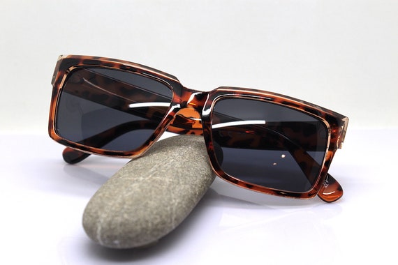 Rectangular Square Sunglasses for Men and Women Tortoise Brown Black Frame in Recycled Plastic Black Lens Eco-Sustainable Product Classic