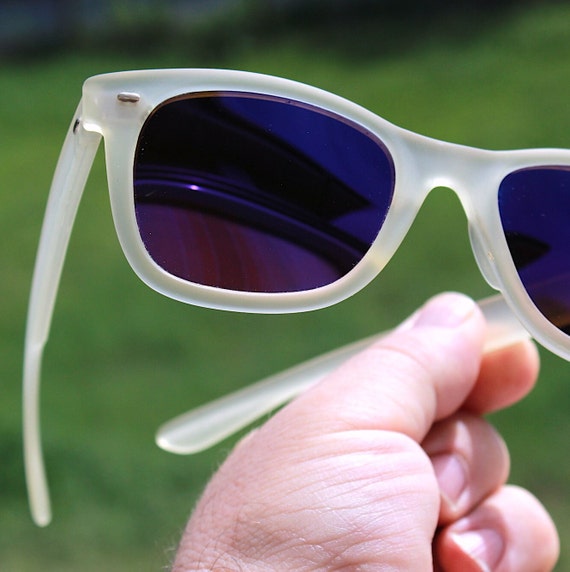Mirror top blue sunglasses