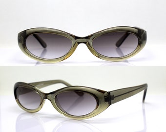 Klassisch low oval Katzenauge Sonnenbrille Frau transparent olivgrün ton-on-tone Rahmen Farbverlauf Rauchlinse Italian Style vintage 90