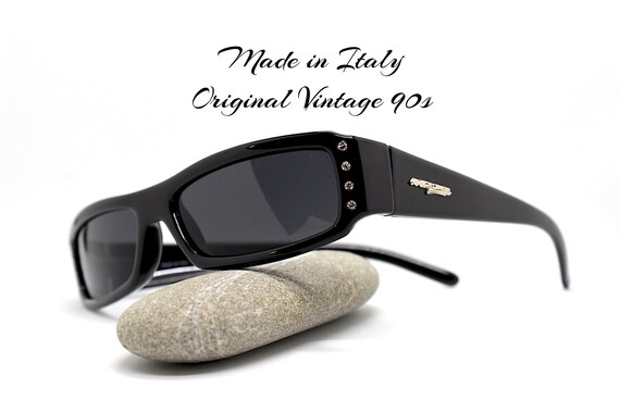 Women\'s Sunglasses made in Italy Italian Sunglasses: 7 Artisanal Brands To Shop main image 3