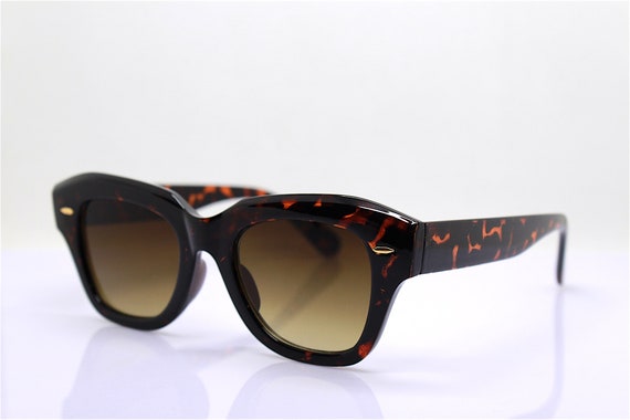 Classic Square Cat Eye Sunglasses Woman Brown Tortoise Frame  display picture 1