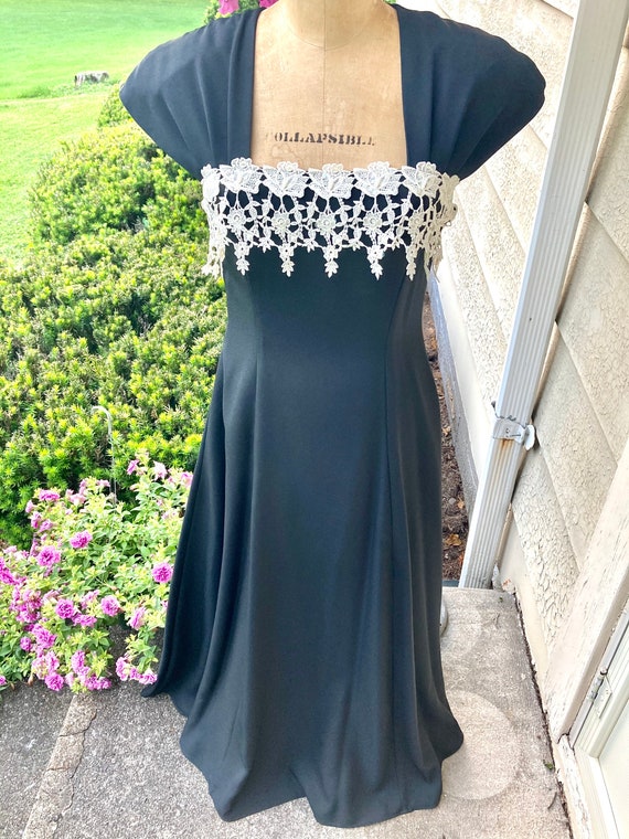 Gorgeous Vintage 1980s Black Dress Amazing Detail… - image 2