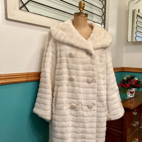 Amazing Vintage 1960s  Winter White Faux Fur Glamour Coat
