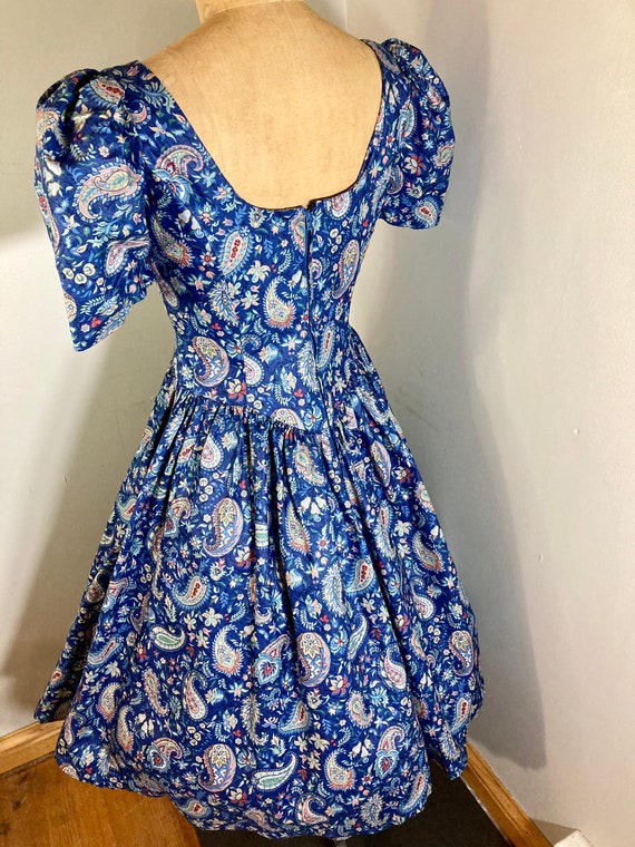 Vintage 1980s Sweet As Can Be Blue Paisley Cotton… - image 5