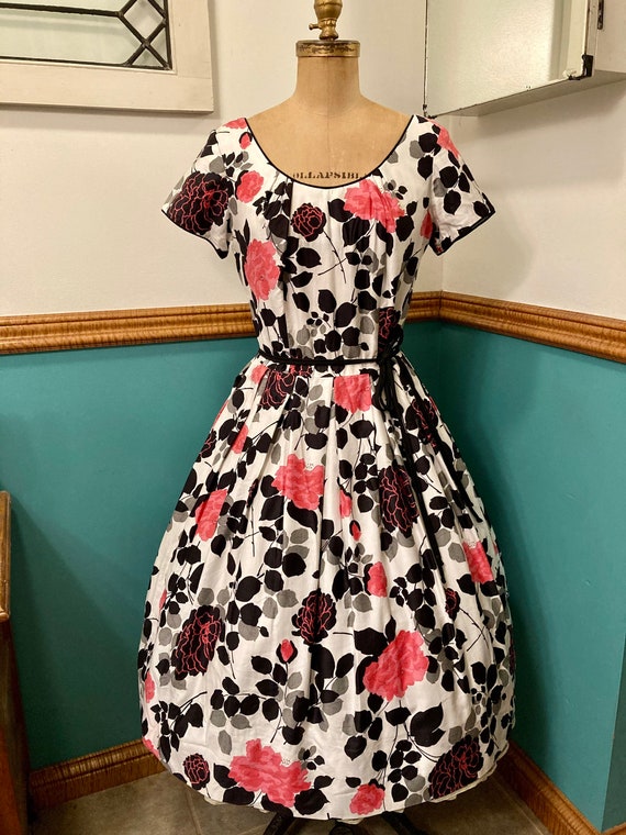 Stunning Vintage 1950s Pink Peonies On Black And W