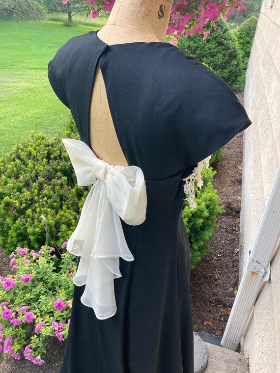 Gorgeous Vintage 1980s Black Dress Amazing Detail… - image 9