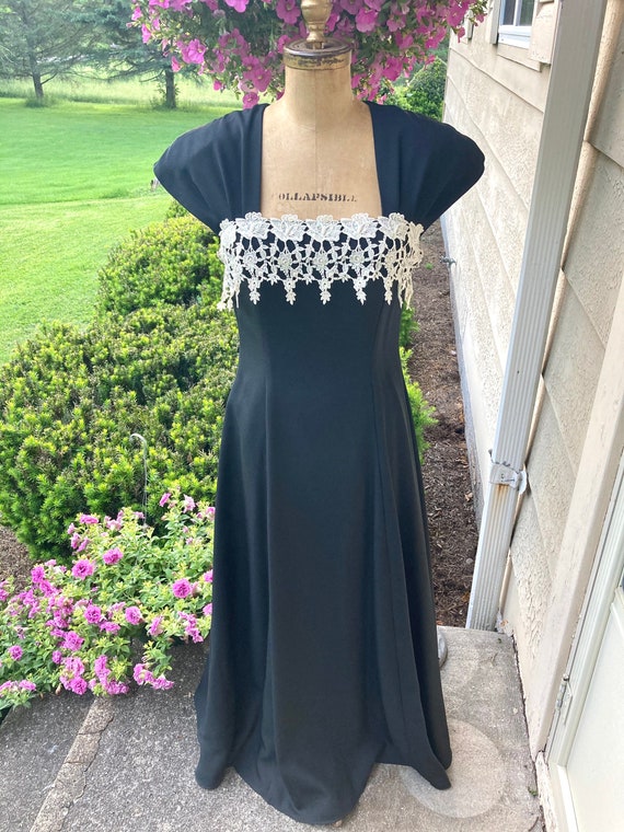 Gorgeous Vintage 1980s Black Dress Amazing Detail… - image 1