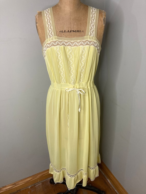 Beautiful Vintage 1960s Bright Yellow Nightie