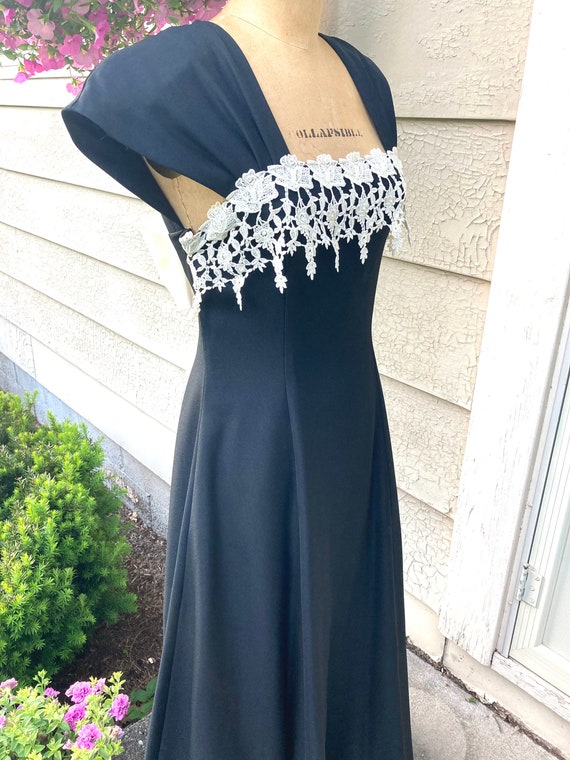Gorgeous Vintage 1980s Black Dress Amazing Detail… - image 3