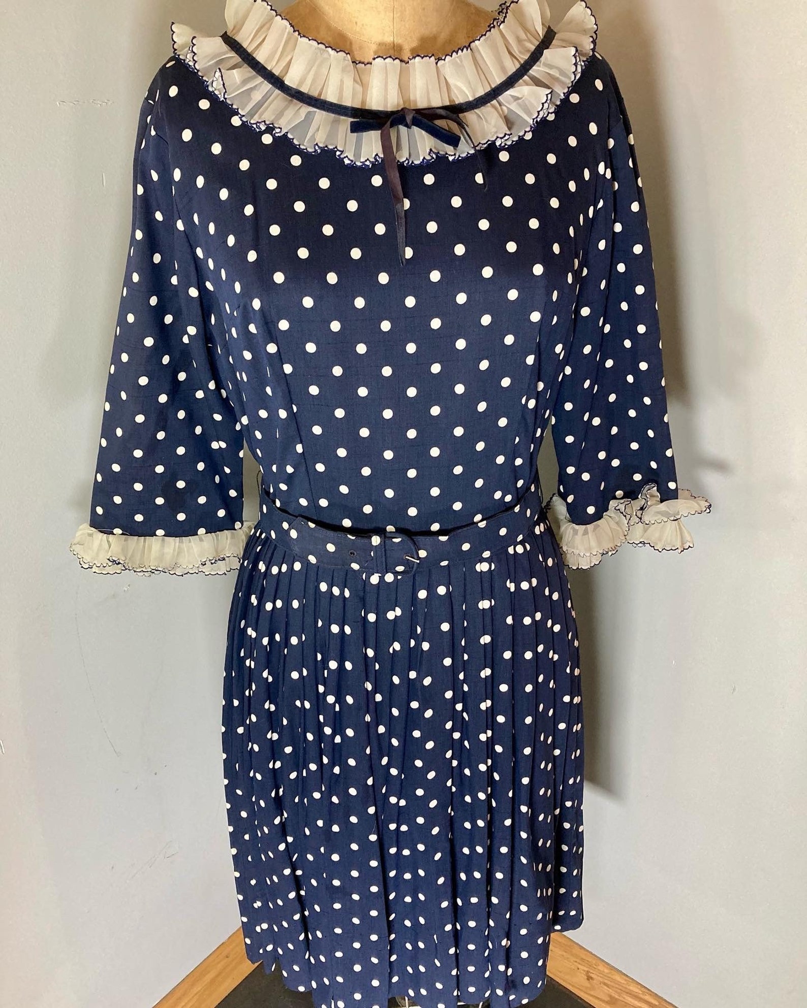 VINTAGE 60s 70s NAVY BLUE WHITE POLKA DOT OP ART DRESS 12 main image 0