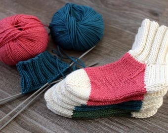 Pink baby socks / white