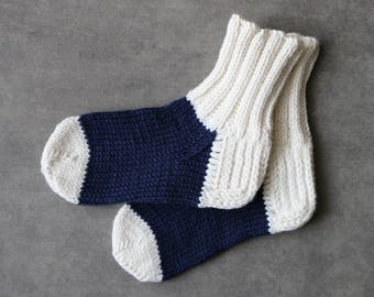Navy blue baby socks / white