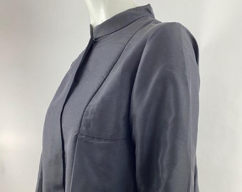 Rubin Singer Studio Blusa negra alta baja/Blusa trapecio con vuelo/Blusa de pañuelo de tafetán/Blusa minimalista de gran tamaño/Blusa modesta/8