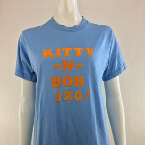70er Jahre Schirm Sterne Himmel blau T-Shirt| Retro Neuheit T-Shirt| Personalisiertes Baby Blau T-Shirt| Custom Powder Blue T-Shirt| Vintage Baumwoll T-Shirt| M
