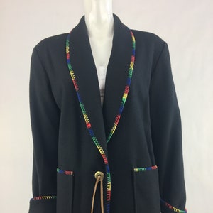 1980 年代のカラフルなトリム、コンチョ、フリンジ付きのブラック サウスウェスタン ブレザー | カントリー & ウエスタン ブレザー | ブラック ウール ブレンド ブレザー | サイズ M