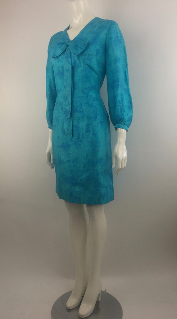 1950's Blue Sheath Dress w Blue Abstract Design|W… - image 5