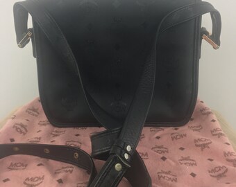 MCM ハンドバッグ　ショルダーバッグ　エンボス加工　ブラック il_340x270.2428170390_jxsz.jpg