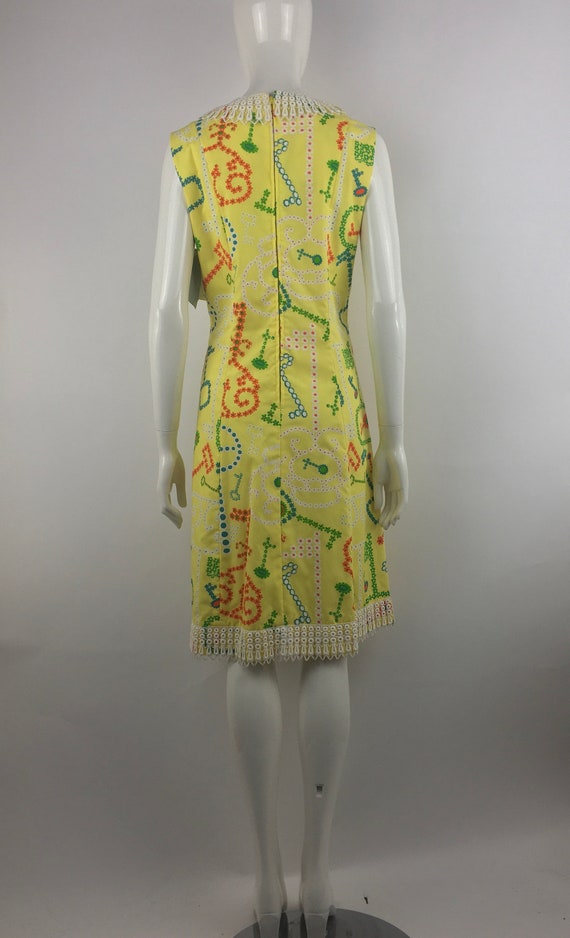 1960's Yellow Shift Dress w Geometric Print|Mod S… - image 9