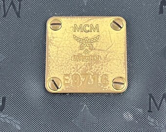 90 年代の本物のブラック MCM ハンドバッグ（エンボスロゴ付き
