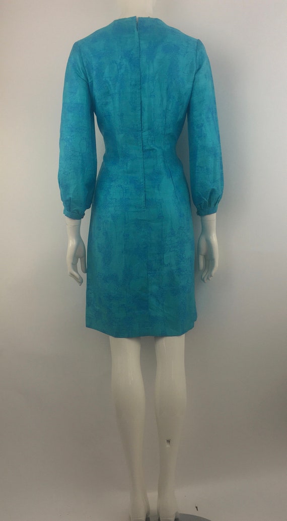 1950's Blue Sheath Dress w Blue Abstract Design|W… - image 7