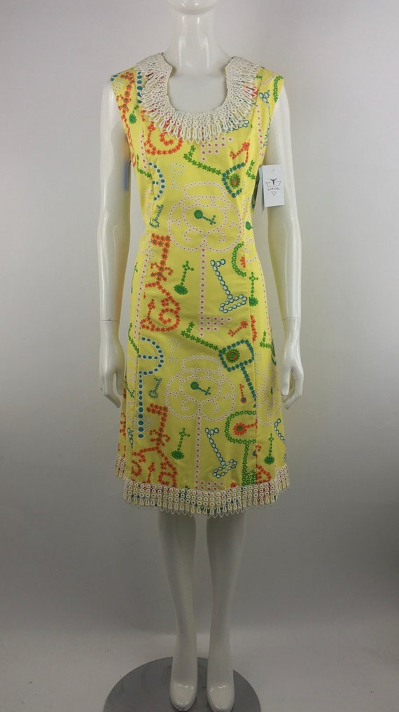 1960's Yellow Shift Dress w Geometric Print|Mod S… - image 7