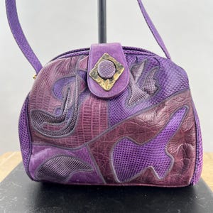 Sac à bandoulière Sharif en cuir violet et peau de serpent|Sac à main en cuir mélangé texturé patchwork|Sac à main de fête des années 80|Sac à main Glam Dynasty|Sac à main pour soirée entre filles
