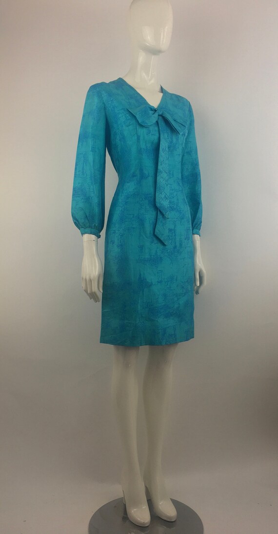 1950's Blue Sheath Dress w Blue Abstract Design|W… - image 3