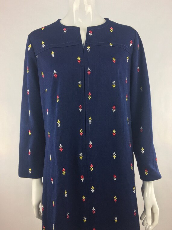 70s Vintage Embroidered Floral Shift Dress | Navy Blue Midi, Size 16
