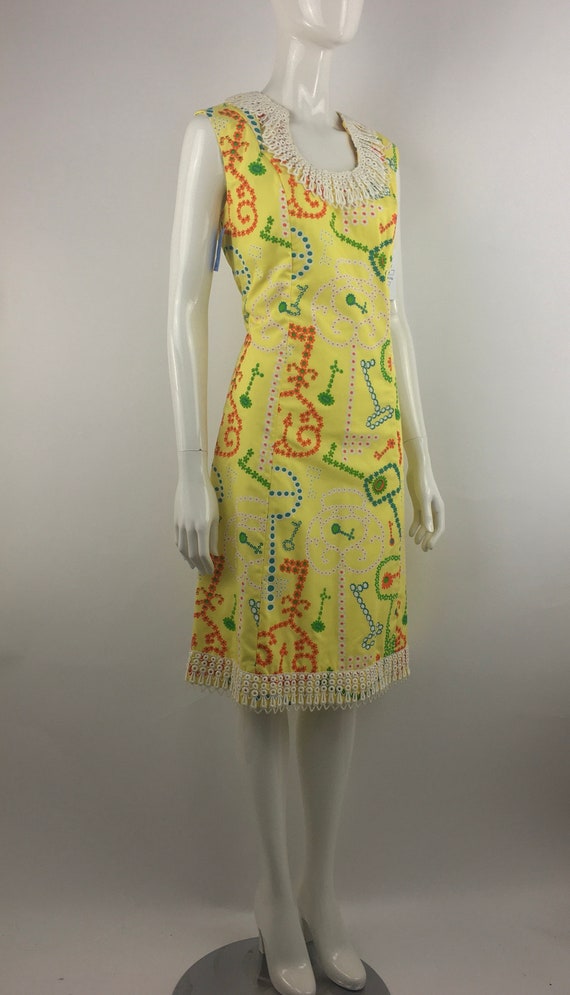 1960's Yellow Shift Dress w Geometric Print|Mod S… - image 6